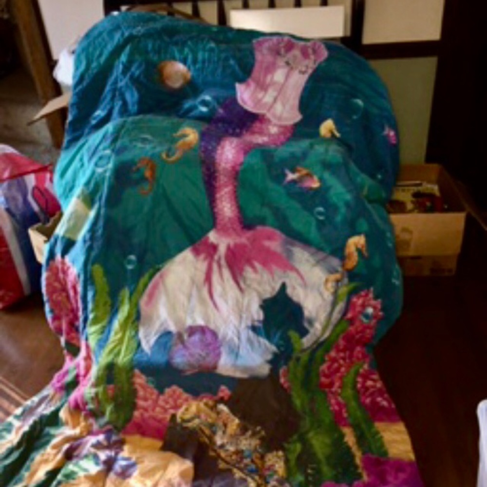 Girls mermaid twin size comforter
